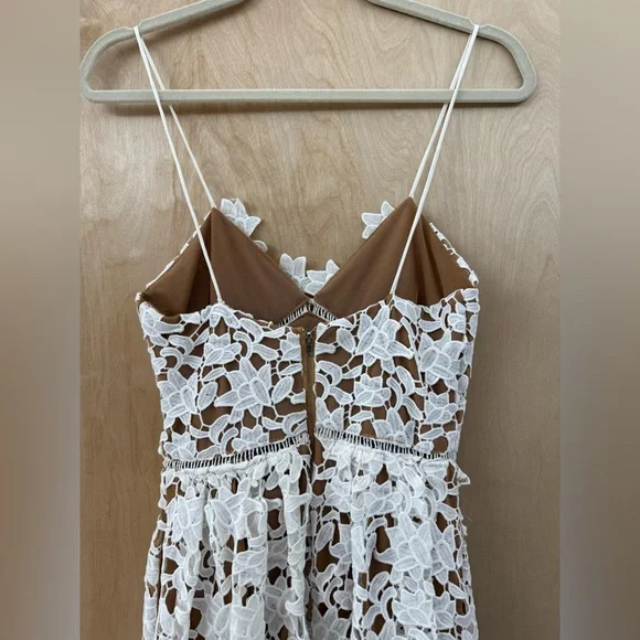 Stunning Roselani Lace Overlay Cocktail Dress. - Picture 10 of 14